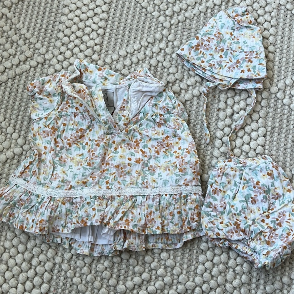 (3/$15‼️) Baby Girl Dress with Matching Hat/Bloomers